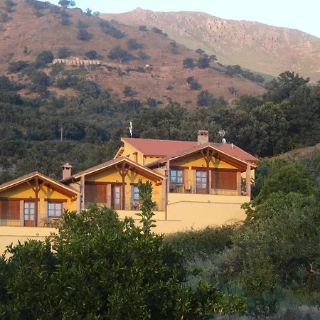 Casa de Campo Acebuche, Descubre El Otoño Mágico En El Valle De Ambroz Casas del Monte